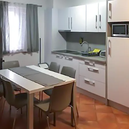 3 Bedroom Gorgeous In Lägenhet *